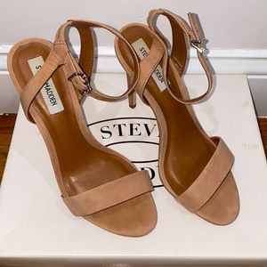 LANDEN ANKLE STRAP SANDAL IN TAN NUBUCK